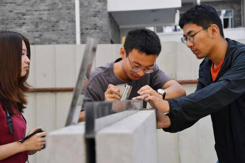 北京大学“雨水花园”改造计划，荒地变身休闲广场