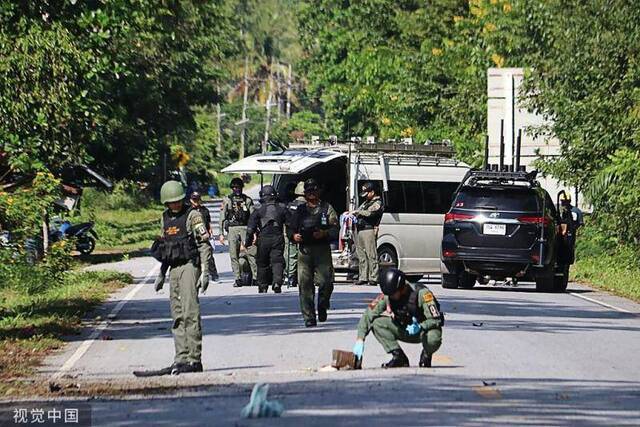 泰国两处检查站遇袭，至少15人死亡、4人受伤