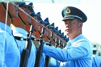 “黄继光班”班长退役后两任阅兵总教练