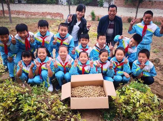 小学开辟荒地供学生