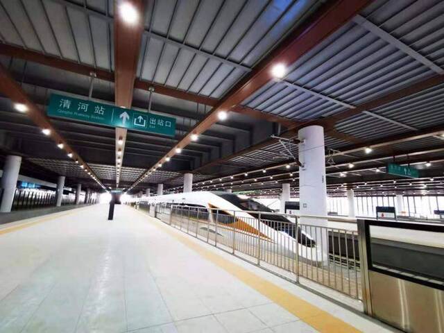智能动车组上线参与京张高铁联调联试，时速达350公里