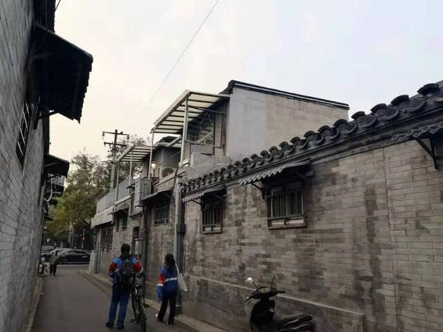 房东搭起彩钢板房出租，城管称如认定违建将处理