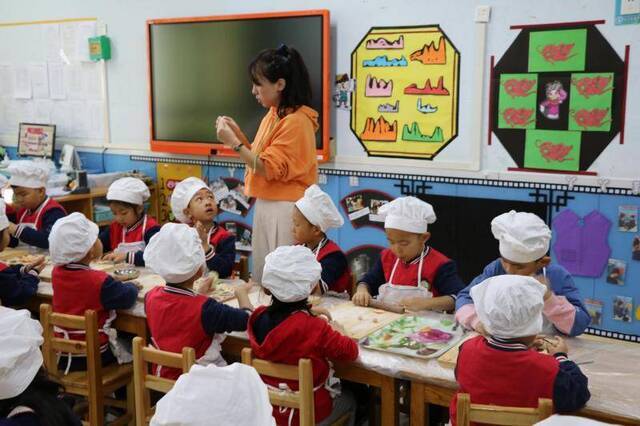 拜师包彩饺 京郊多学校巧借“立冬”开展传统文化教育