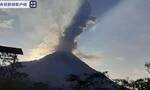 印尼莫拉比火山喷发 火山灰高达1500米