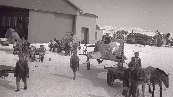 解放军空军正式成立前，在东北“捡洋落”获得飞机