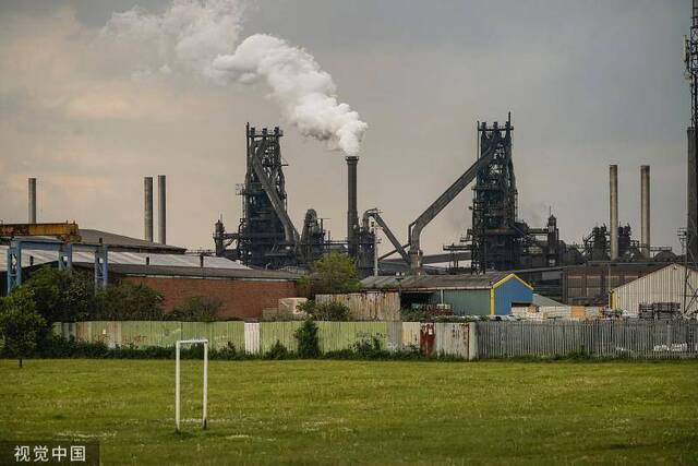 第一次工业革命发源地的英国，如今仅剩两家钢铁厂：图中为斯肯索普钢铁厂@视觉中国