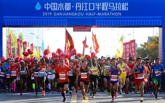 3000跑友聚首中国水都，一场半马体验丹江口魅力