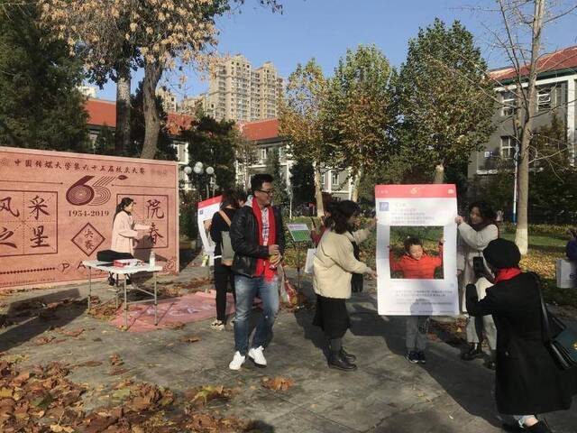 中国传媒大学65周年 春妮等校友返校为母校庆生