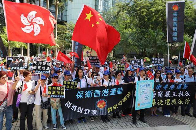 市民团体“保卫香港运动”举行撑警活动（图源：香港文汇网）