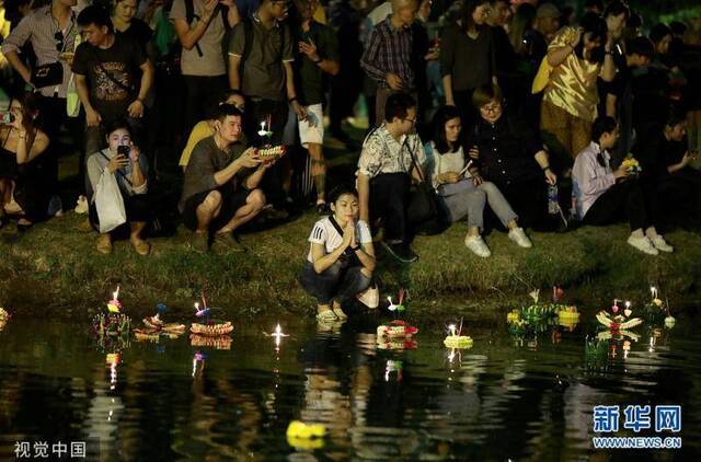 泰国曼谷庆祝水灯节