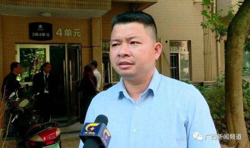 小区多栋单元楼出入口墙体开裂 业主：怕塌下来