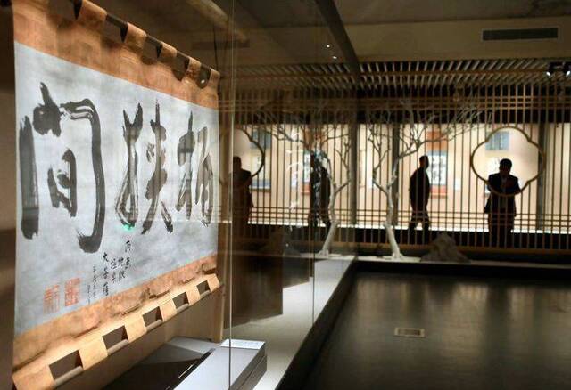 日本前首相细川护熙书法展在国图开幕 组图