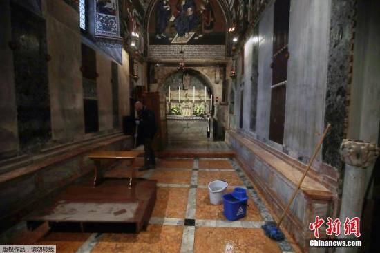 当地时间11月13日，意大利“水城”威尼斯遭遇有记录以来严重程度排第二的水灾，洪水倒灌进入圣马可教堂。