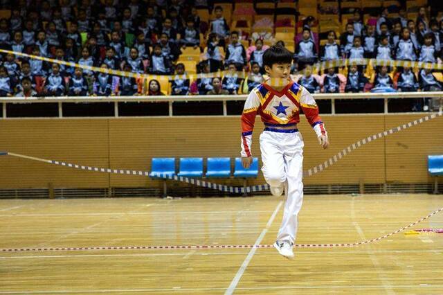 舞龙、武术、跳绳、广播操 黑芝麻胡同小学学生展雄姿