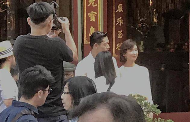 林志玲与AKIRA现身台南吴氏大宗祠为婚礼暖身。