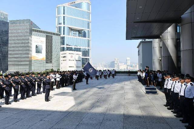 警务处处长任期最后1天喊话警员：守护香港的英雄