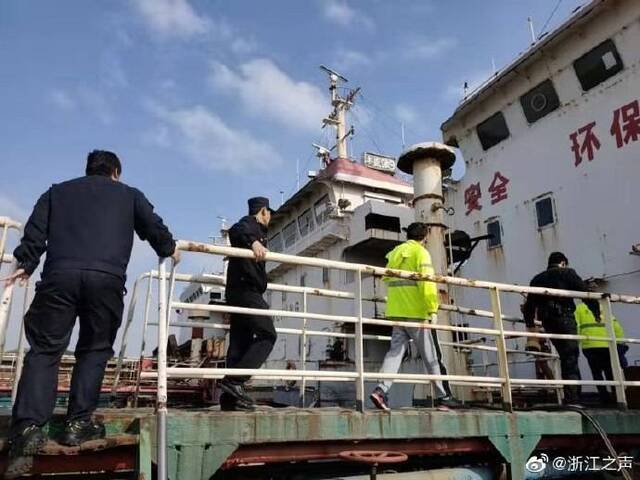 浙江货船3名船员吸入毒气昏厥 被救后一人仍昏迷