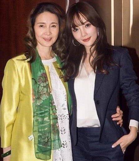 李小璐和妈妈