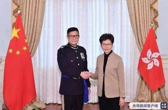 “一哥”上任第一天 香港警队为什么换了新口号？