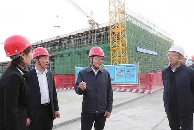 陈武在桂林市考察项目建设时强调