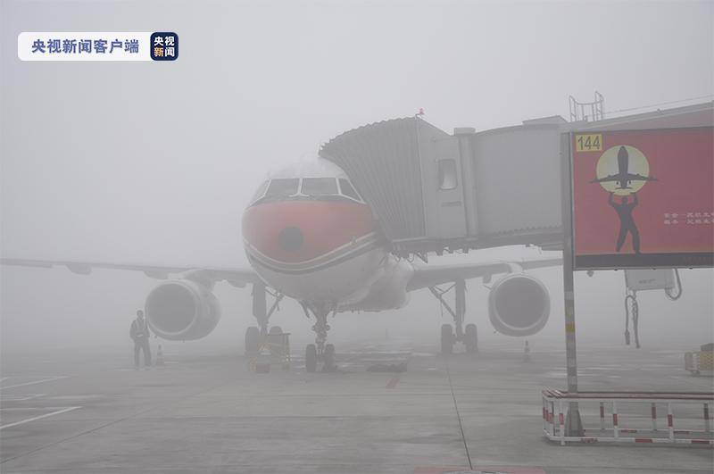 大雾天气导致成都机场大面积航班延误