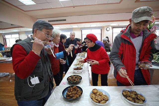 舌尖邻里情 居民秀厨艺 涌溪社区举行厨艺大比拼