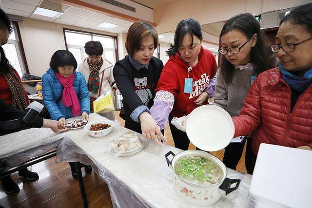 舌尖邻里情 居民秀厨艺 涌溪社区举行厨艺大比拼