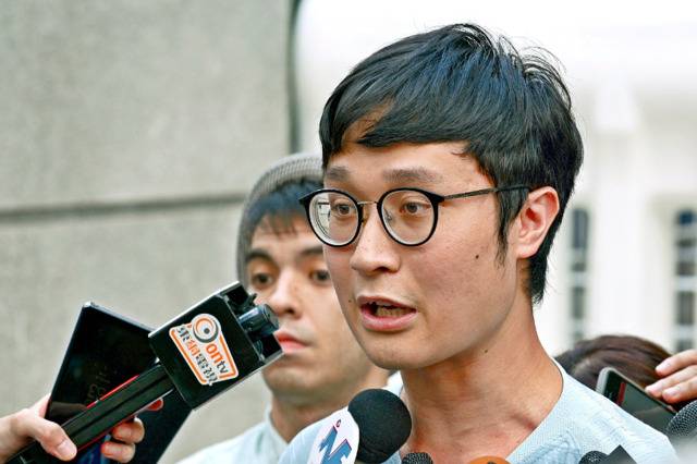 港媒：暴徒刘颖匡涉嫌于7月1日闯立法会 已被起诉
