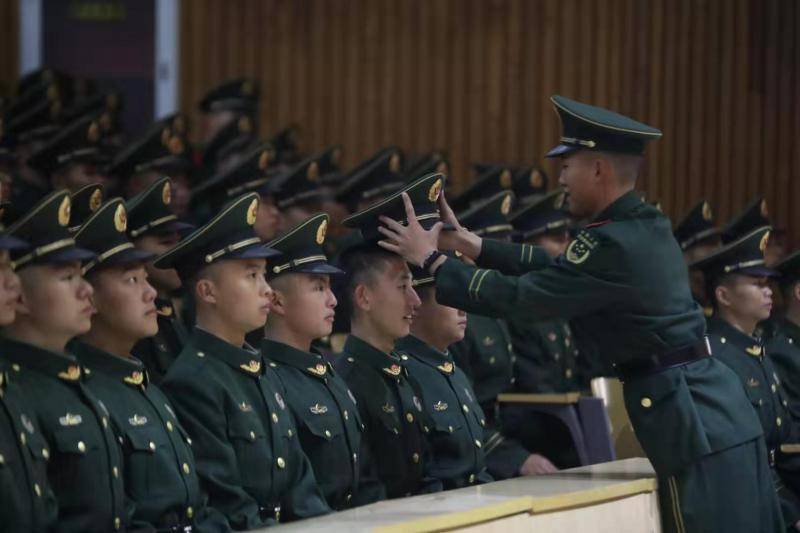 北京800余名武警迎军旅“成人礼”，多为零零后大学生