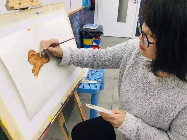 专访丨四年前，她画的中国“独生小孩”打动了全世界