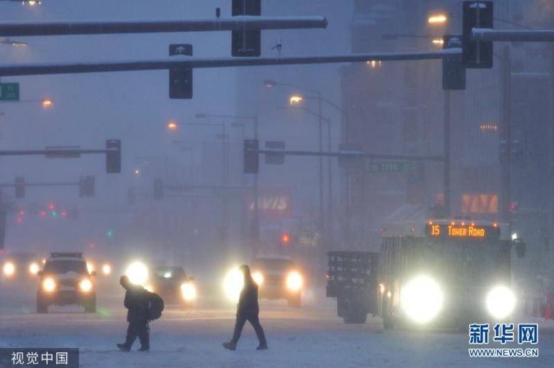 美国丹佛遭暴风雪袭击