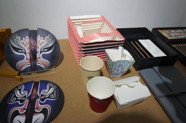 北京文创大赛纸艺作品展开幕 纸制餐具家具“脑洞大开”