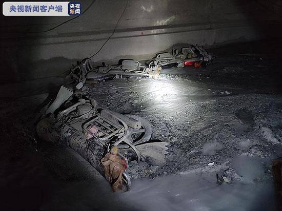 云南在建隧道突泥涌水事故致7人遇难 仍有5人失联