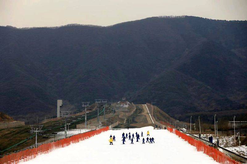 北京西山滑雪场明日迎客 海淀上万名小学生将上冰雪课