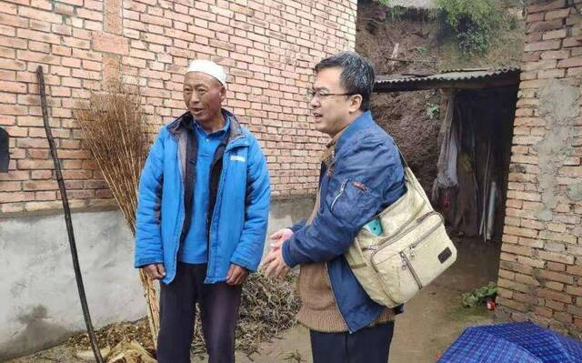 横跨1500公里 两位北京来的第一书记接力改变堡山村