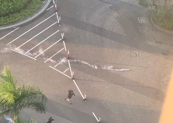 香港城大下周逐步重开 校园遭暴徒破坏损失逾亿