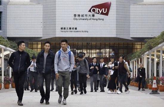 香港城大下周逐步重开 校园遭暴徒破坏损失逾亿