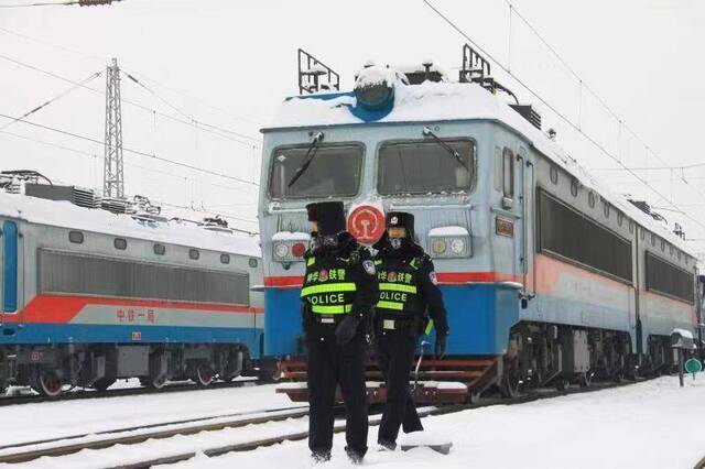 战风雪，保畅通