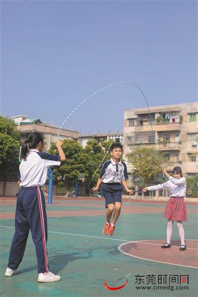 跳绳小将跳出花样 步步高小学跳绳多次获奖