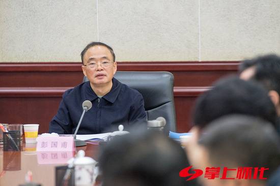  12月1日上午，省政协副主席、怀化市委书记彭国甫主持召开专题会议研究社会稳定工作。（记者潘雨摄）