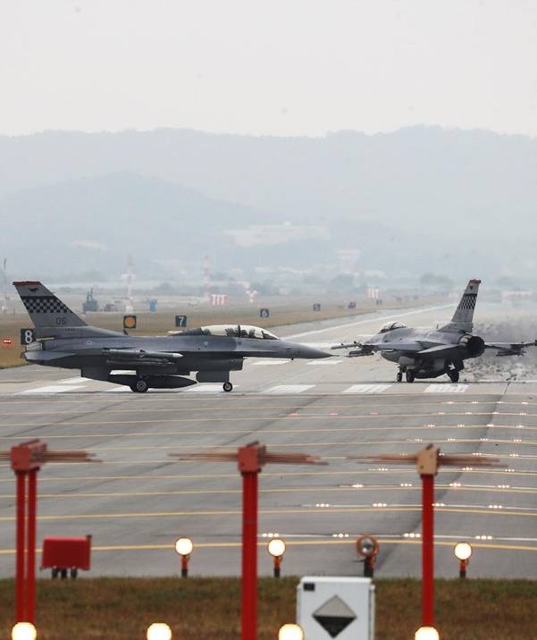 资料图：美军F-16准备在韩国乌山基地起飞（《朝鲜日报》）