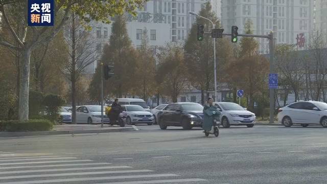 智能信号灯现身街头:实时分析车流量定红绿灯时长