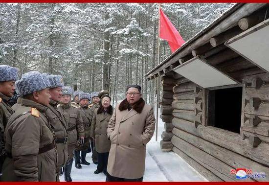 金正恩骑白马再上白头山 李雪主等骑马陪同(图)