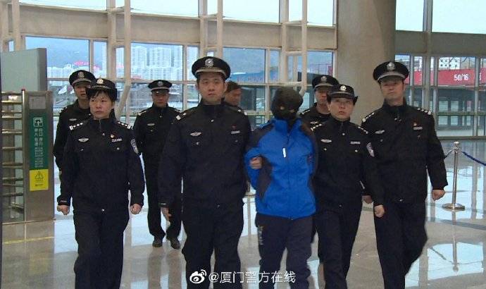 厦门警方将命案逃犯劳荣枝移交江西南昌警方(图)