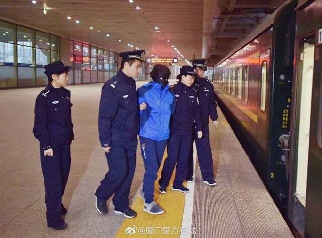 厦门警方将命案逃犯劳荣枝移交江西南昌警方(图)