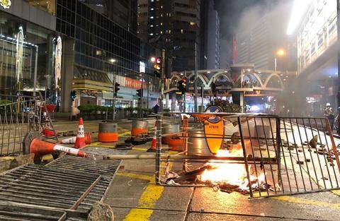 黑衣暴徒害死轮椅老人 香港市民请求让其偿命