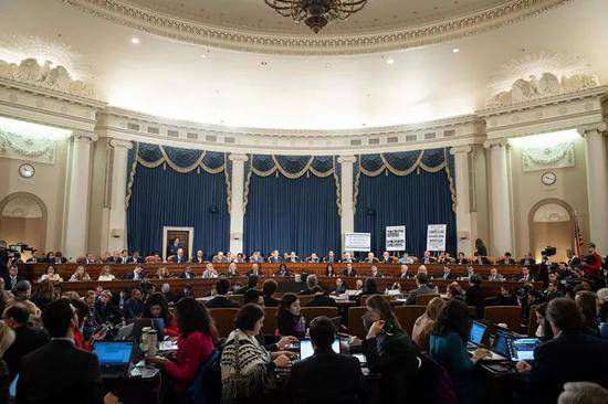  12月4日，美国国会众议院司法委员会举行针对总统特朗普弹劾调查的公开听证会。新华社/法新