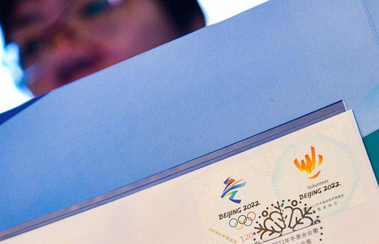 “北京2022年冬奥会和冬残奥会会徽”个性化服务专用邮票首次采用八边形设计。