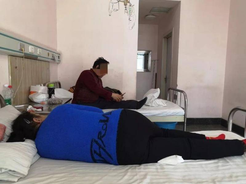 2019年1月23日，农垦总医院的一间布病病房里，两名老年布病患者正在午休。新京报记者吴靖摄