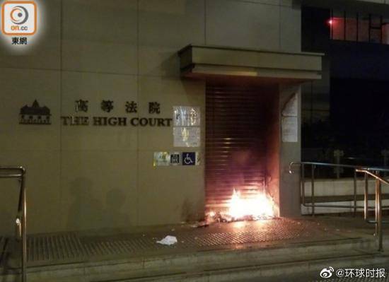 香港游行示威者湾仔堵路 香港高等法院门前起火